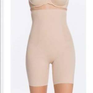 SPANX High-Waist Mid thigh Short size B